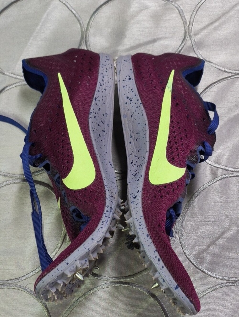 Nike Maroon Kids Track Spikes with Neon Yellow Swoosh Size 5 Boys C20 - Picture 3 of 9